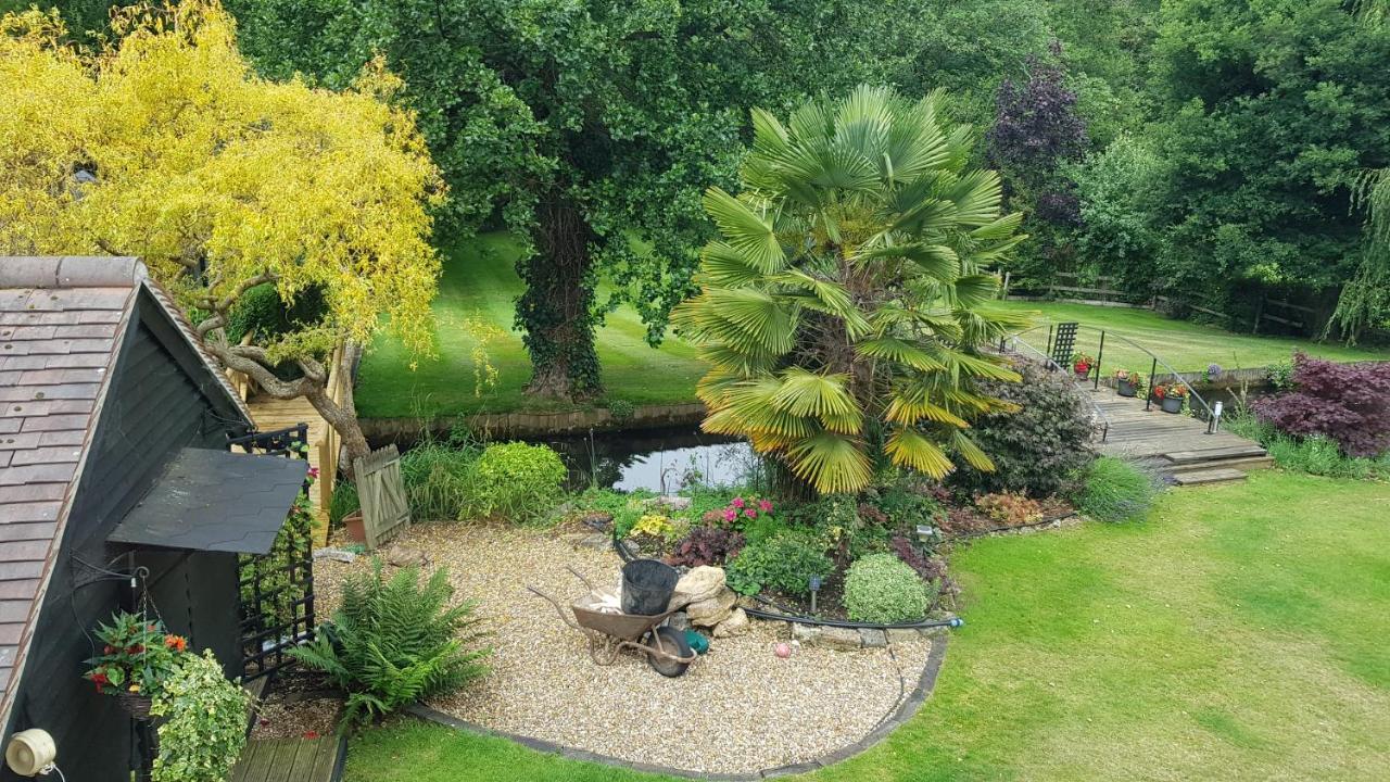 Riverside Lodge Pied A Terre Fordingbridge Esterno foto